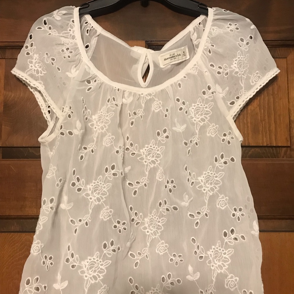 Abercrombie and Fitch White lace/bow back top